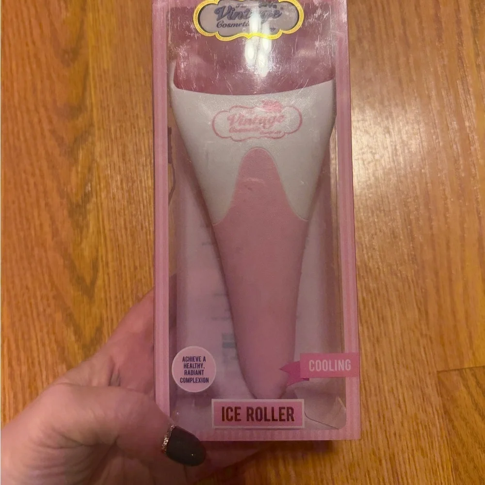 Vintage Cosmetics Pink and White Ice Roller
